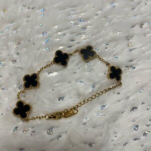 Elegant Gold and Black Clover Bracelet